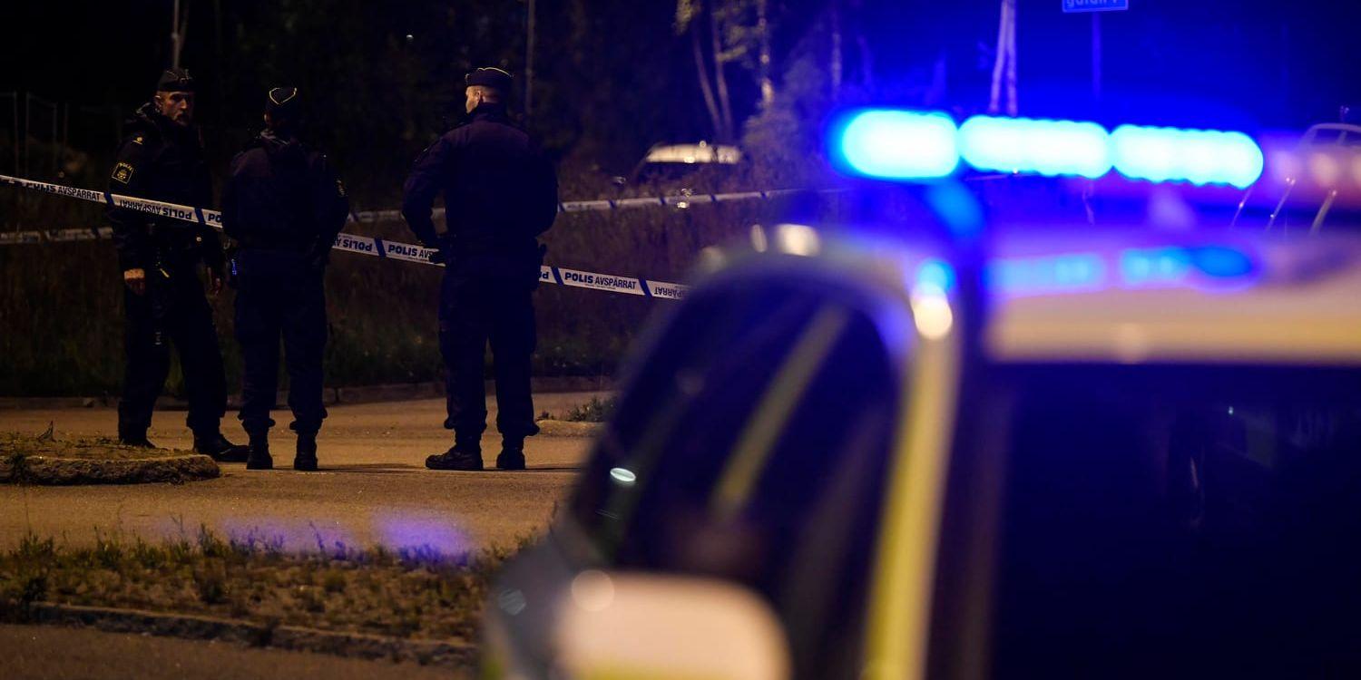Två unga män skottskadades allvarligt vid Komettorget i Göteborg i juli. Nu har en man dömts till tio års fängelse för mordförsök.