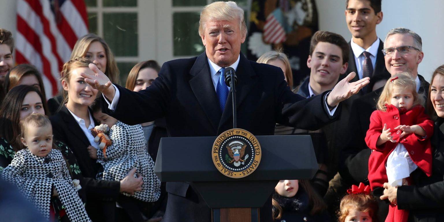 President Donald Trump talar till abortmotståndare från rosenträdgården i Vita huset.