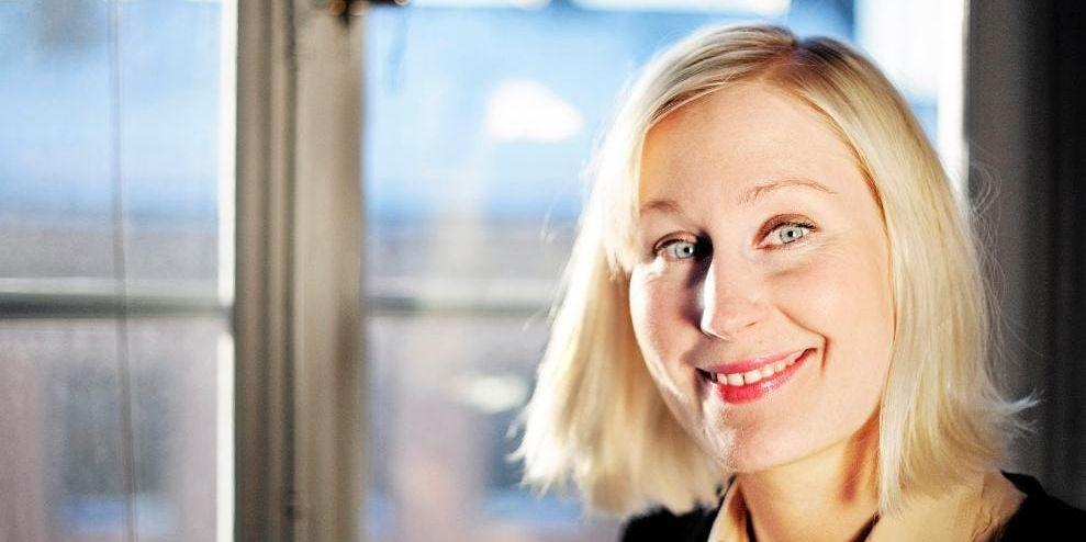 Flitig. 34-åriga Moa Eriksson Sandberg från Halland är aktuell med sin sjätte roman: Paris, Lola & jag.