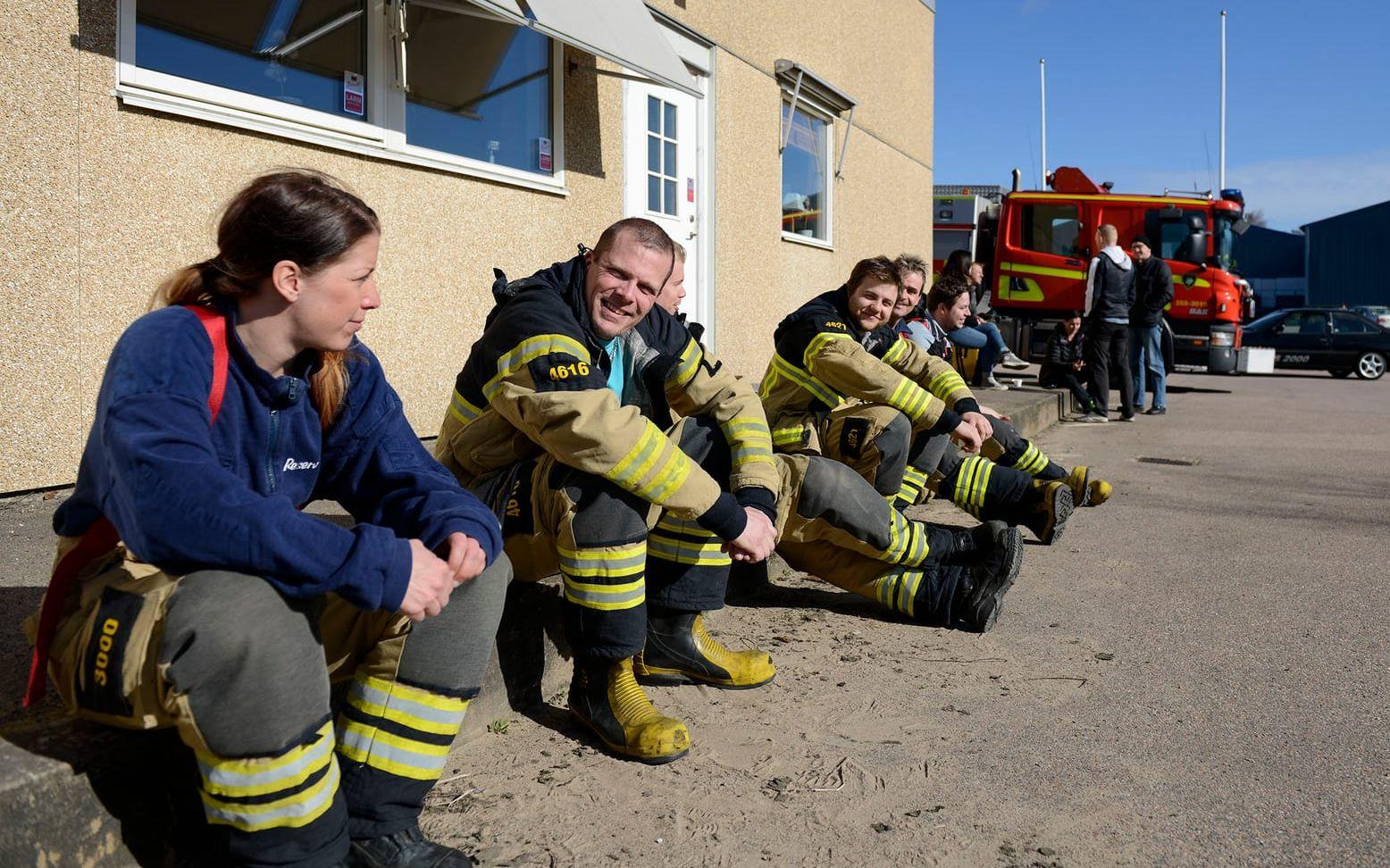 Räddningstjänsten pustar ut efter en hård natt. Brandmän från bland annat Varberg, Veddige och Halmstad har varit här och hjälpt till.