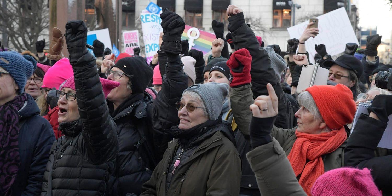 Arrangören Women's march och Me Too Sweden höll i manifestationen på årsdagen av vad som blev en enorm folkdemonstration i USA efter att Donald Trump blivit president.