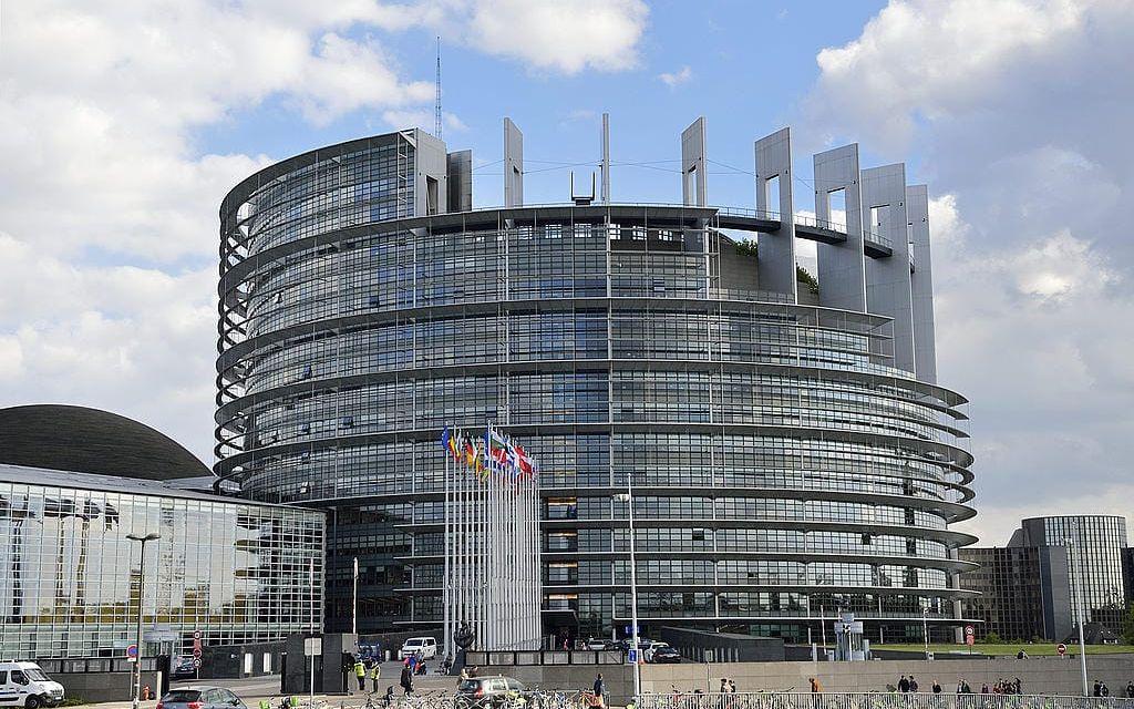 EU-parlamentet röstade i april igenom att roamingavgifterna i EU i praktiken försvinner från och med 15 juni i år.