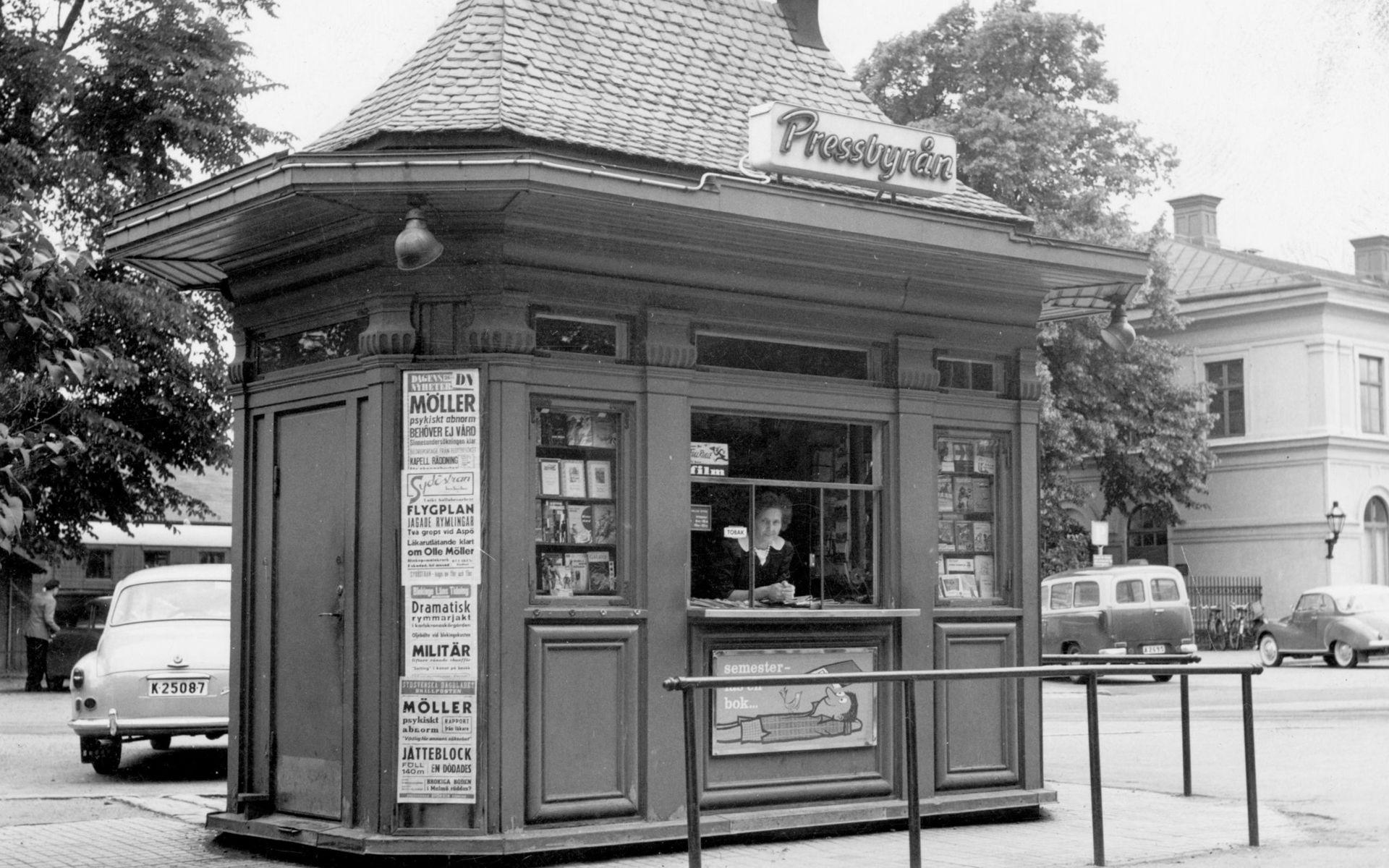 Den gamla kiosken är utrotningshotad. Pressbyrån fanns tidigt när Hässleholm växte upp från en obetydlig flugfjärt på Skånekartan till en stor järnvägsstad.