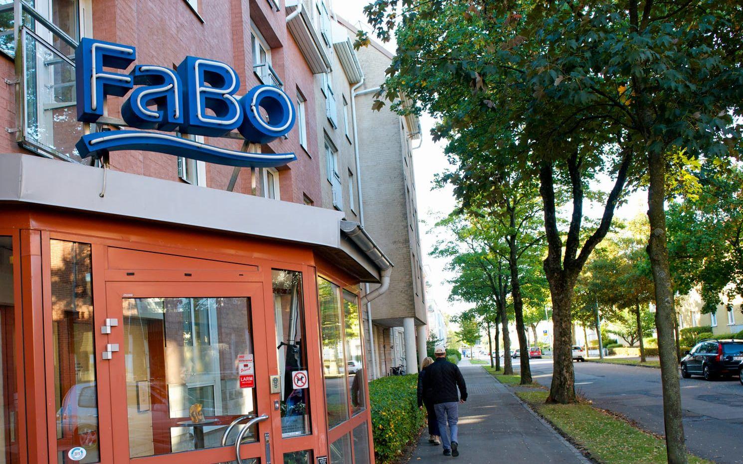 Nybyggnationer – Fabo ska flytta från lokalerna på Holgersgatan. Fabo har även köpt fastigheten där Burger Inn låg i kvarteret Svärdet. Byggrätten medger tre våningar för lägenheter med handelslokaler i markplan.