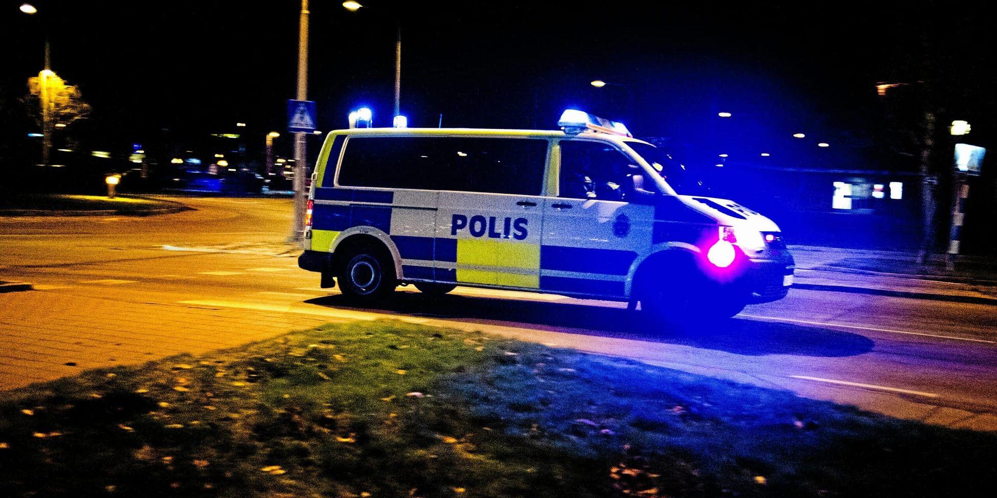 Misshandel. Två män, på två olika platser i Varbergs kommun, larmade polisen under natten till fredagen på grund av att de hade blivit misshandlade. 