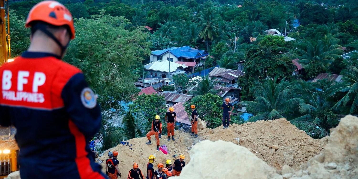 Räddningsarbetet fortsätter efter jordskredet på ön Cebu i Filippinerna.