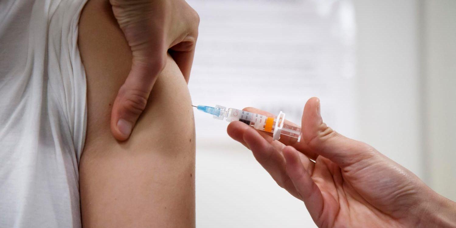 Åtta av tio flickor vaccineras mot HPV-viruset i Sverige, visar siffror från Folkhälsomyndigheten. Arkivbild.