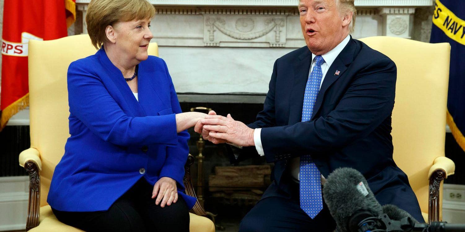 Tysklands förbundskansler Angela Merkel och USA:s president Donald Trump i Ovala rummet på fredagen.