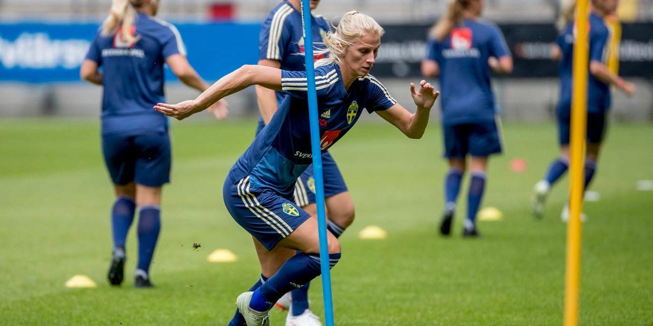 Sofia Jakobsson under landslagets träning på Gamla Ullevi i Göteborg dagen före VM-kvalmatchen mot Kroatien.