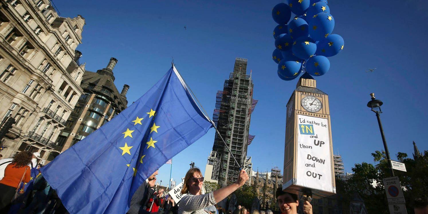 Demonstranter vid en marsch mot brexit i London den 20 oktober. Arkivbild.