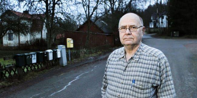 Fel håll. För Jan-Erik Johansson i Årnakulla är det en stor försämring att behöva åka till Kinnared för att hämta aviserade postförsändelser.