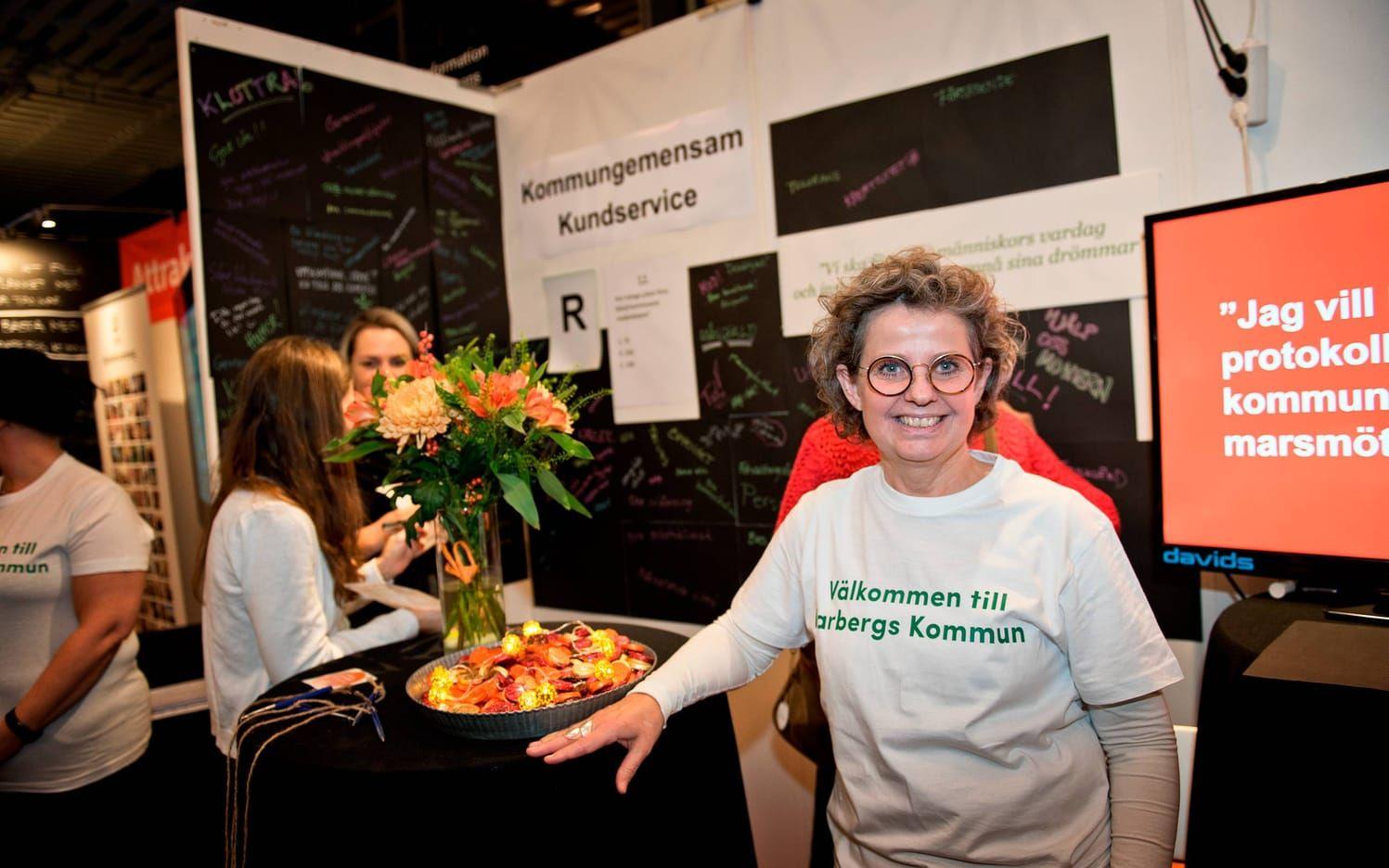 Projektledare Kajsa Jeppson stod i montern för den blivande kommungemensamma kundtjänsten. Bild: Erika Arnadottir