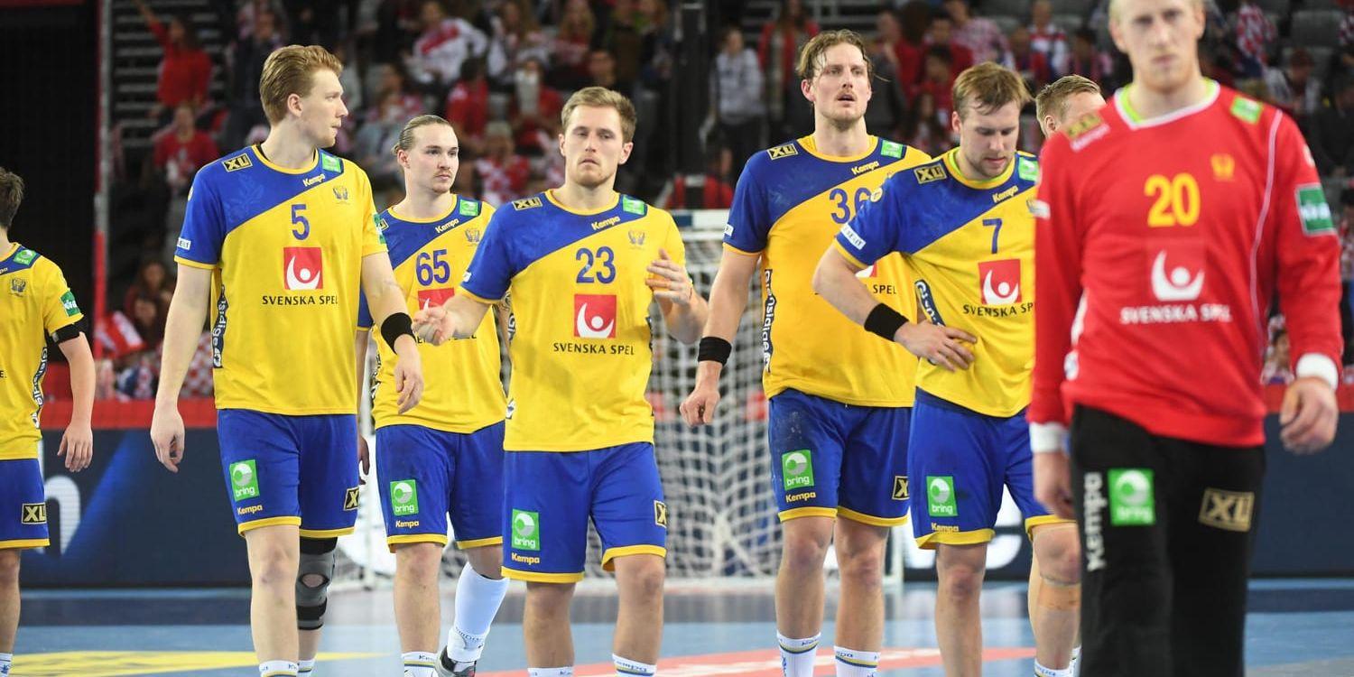 Mikael Appelgren (i rött) och de svenska spelarna fick inte den start på mellanrundan som de hade önskat.