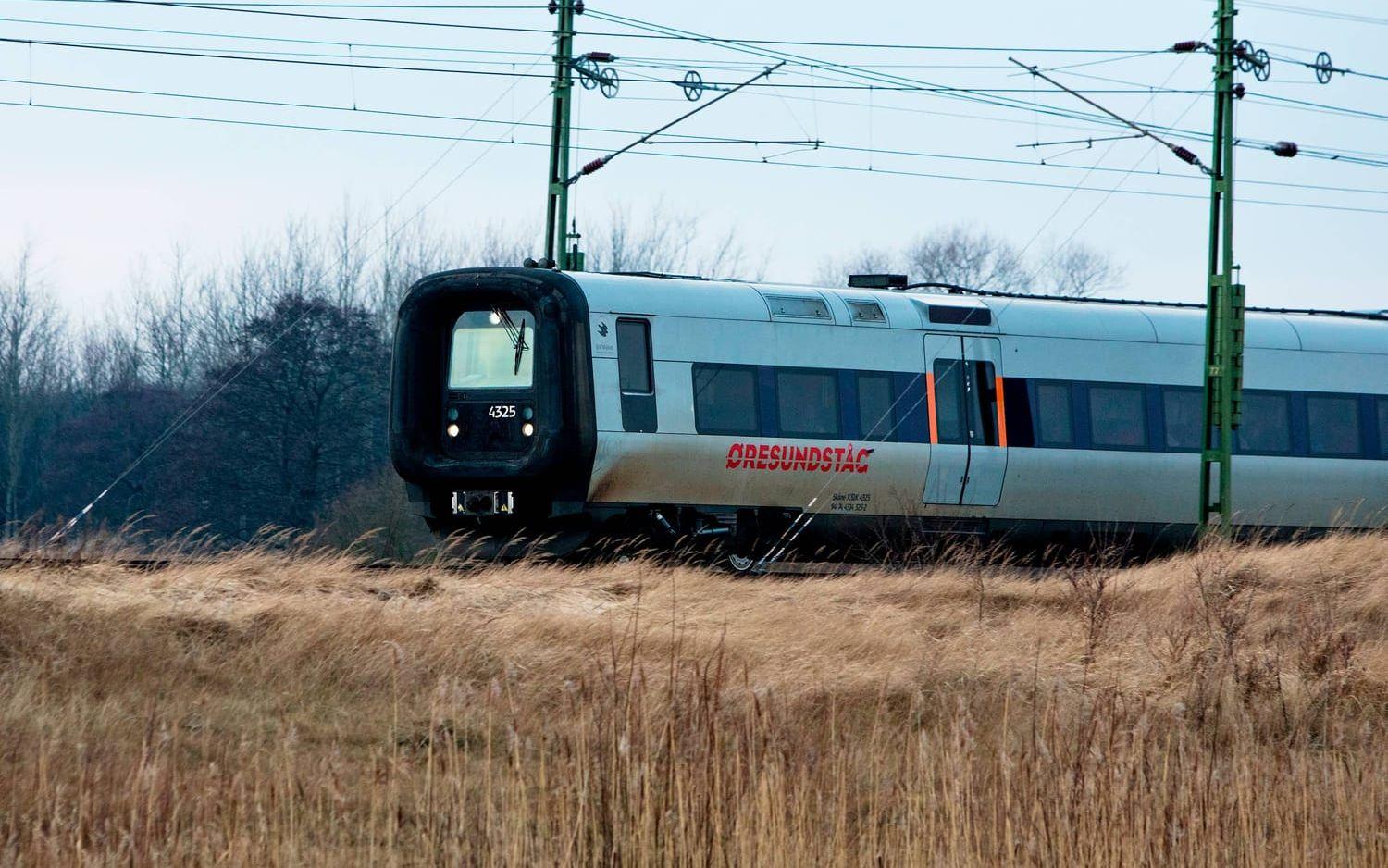Snabbt framåt. Sedan den 11 januari 2009 rullar Öresundstågen i Sydsverige och Danmark i regional regi. Sträckan från Göteborg till ­Helsingör trafikeras av 111 ­Öresundståg, varav 13 ägs av Hallandstrafiken. Tågen, som har en maxhastighet på 180 km/h, bemannas av Transdev och DSB (Danmark).