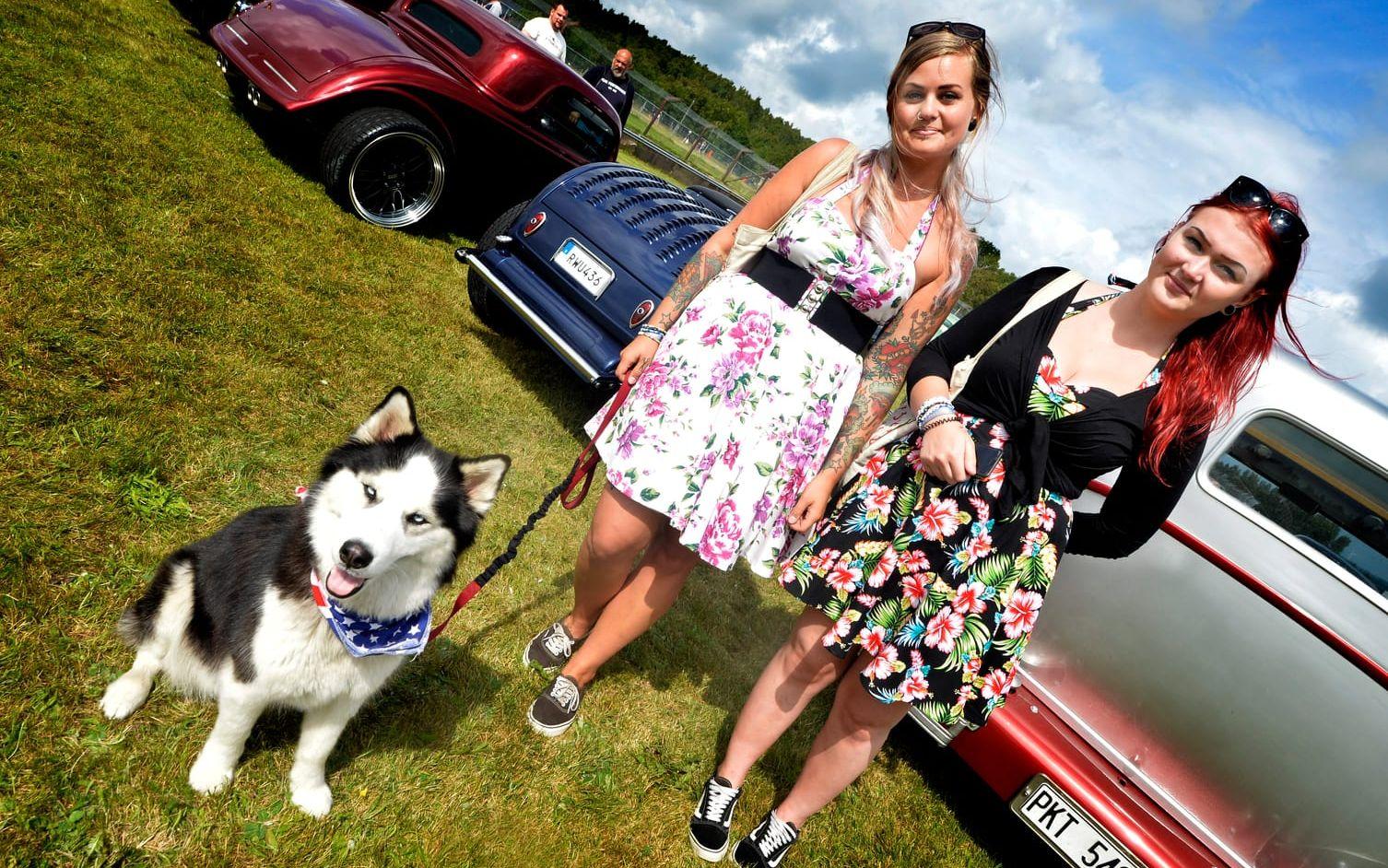 På plats: Josefine Karlsson, hunden Maya och Wilma Lundell campar fram till söndag/Foto: Annika Karlbom