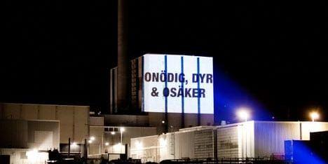 Under natten till måndagen lystes reaktor 1 upp med flera kärnkraftskritiska budskap. Manifestationen gick enligt Hallandspolisen lugnt till.