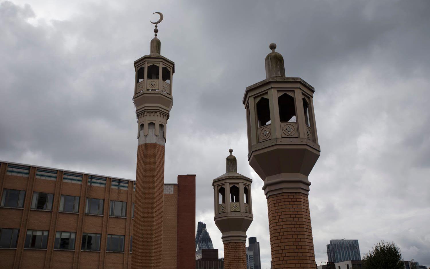 Minareter på moskén i östra London, den största i Storbritannien. Landet har 2,6 miljoner muslimer.
