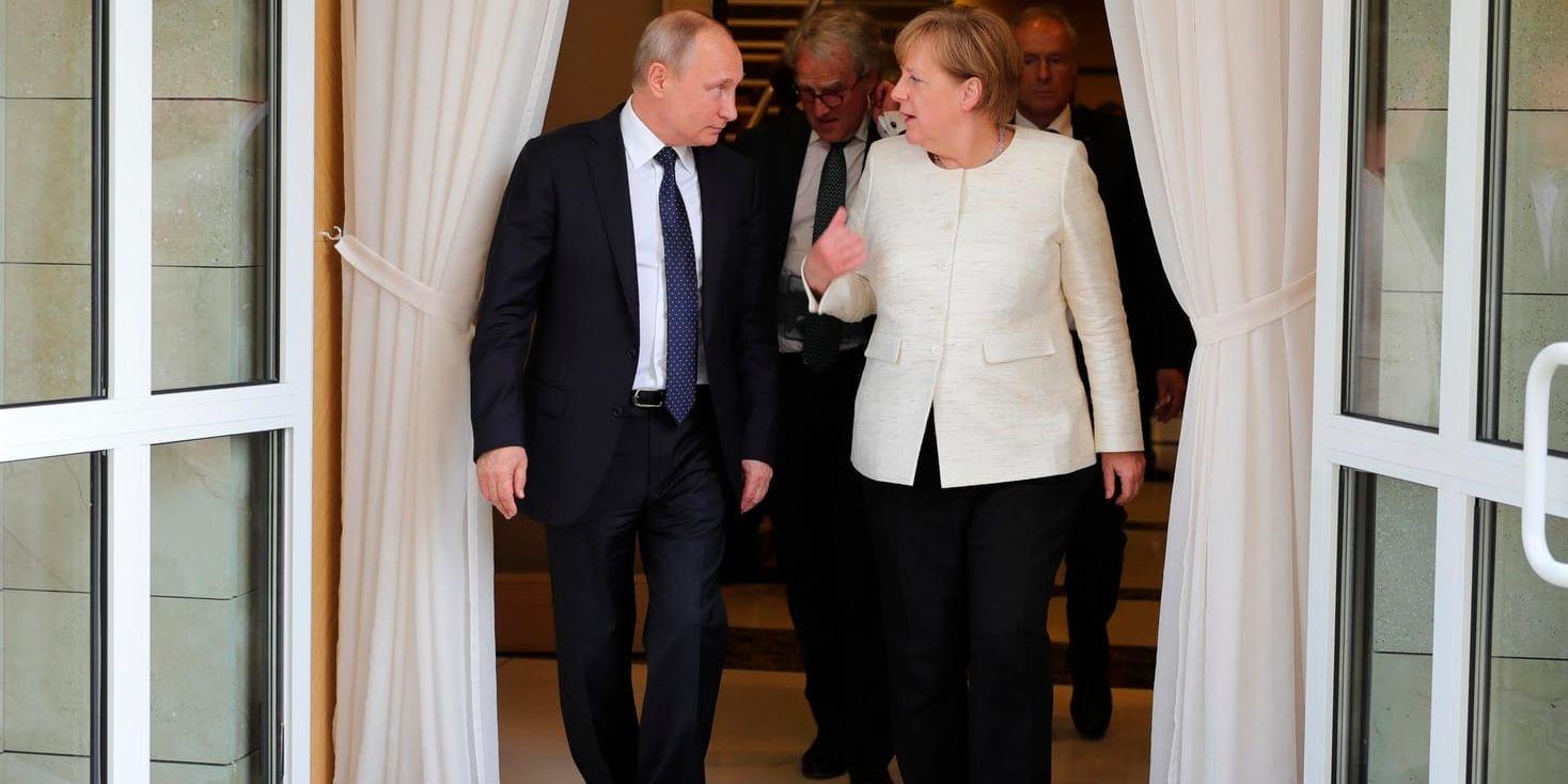 Rysslands president Vladimir Putin och Tysklands förbundskansler Angela Merkel efter mötet dem emellan i Sotji i maj.