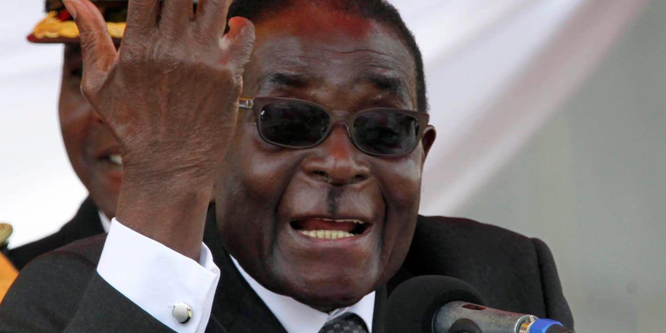 Zimbabwes president Robert Mugabe håller tal 2011. Han har styrt landet sedan 1980, och är därmed en av de längst sittande stats- och regeringscheferna i världen.