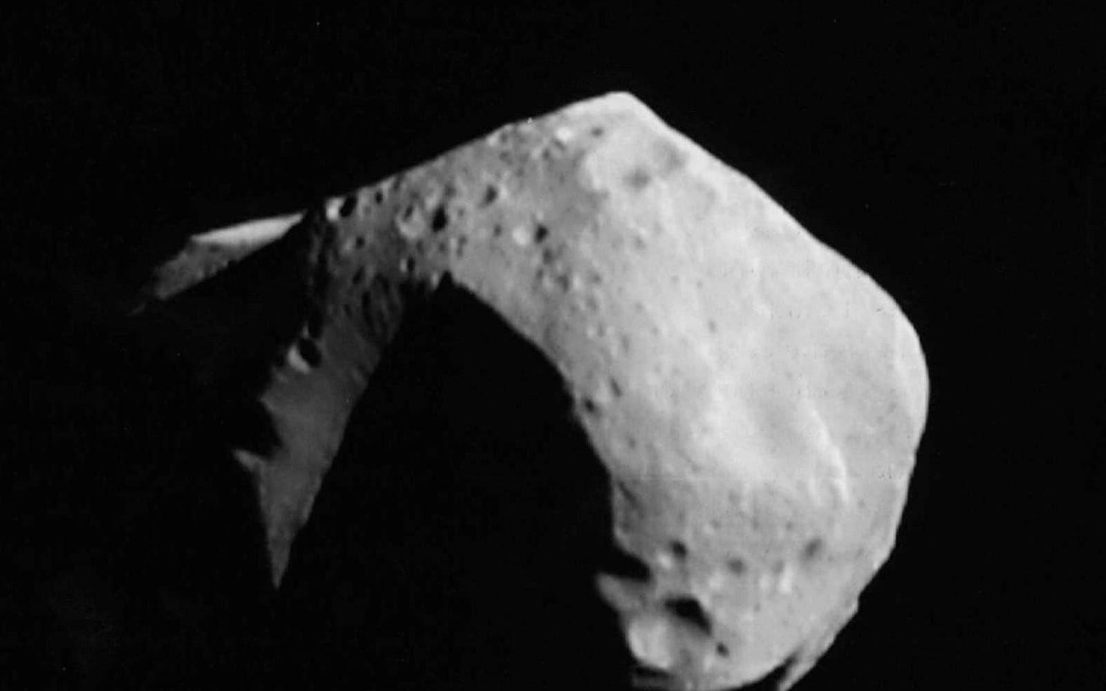 Asteroiden Mathilde fångad på bild den 27 juni 1997. Arkivbild. Bild: Nasa