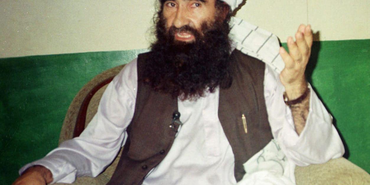 Jalaluddin Haqqani då han höll pressträff i Pakistan i augusti 1998.