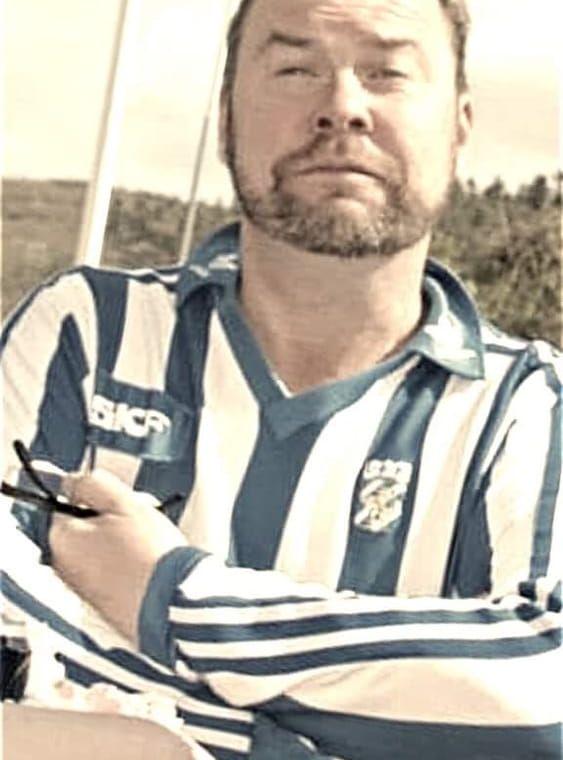 Peter Hermansson har fixat så Blåvitt kommer till Bua. Här iklädd IFK:s tröja anno 1982. Bild:  Privat