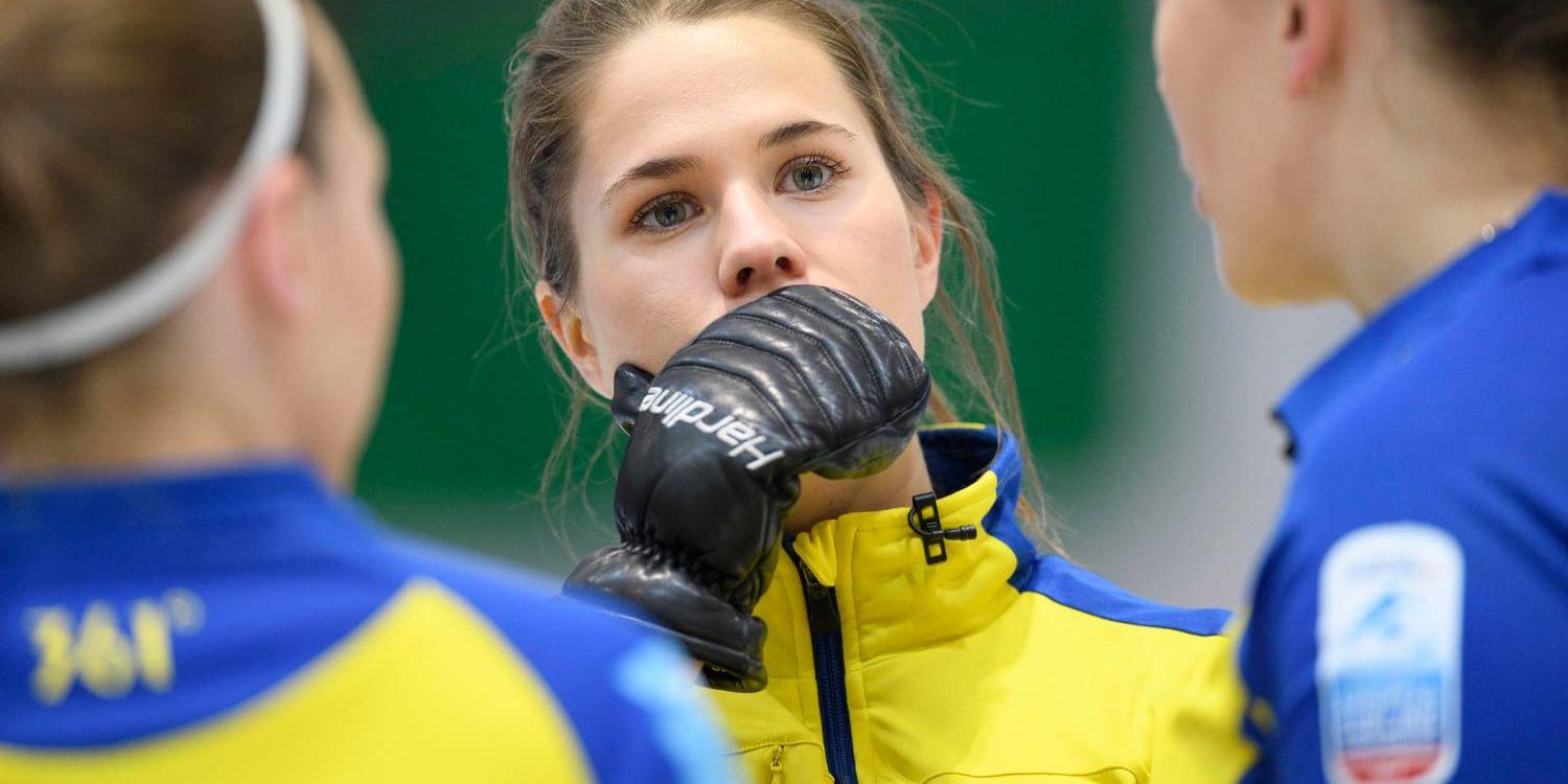 Sveriges skipper Anna Hasselborg har kniven mot strupen i grand slam-turneringen Canadian Open. Arkivbild.