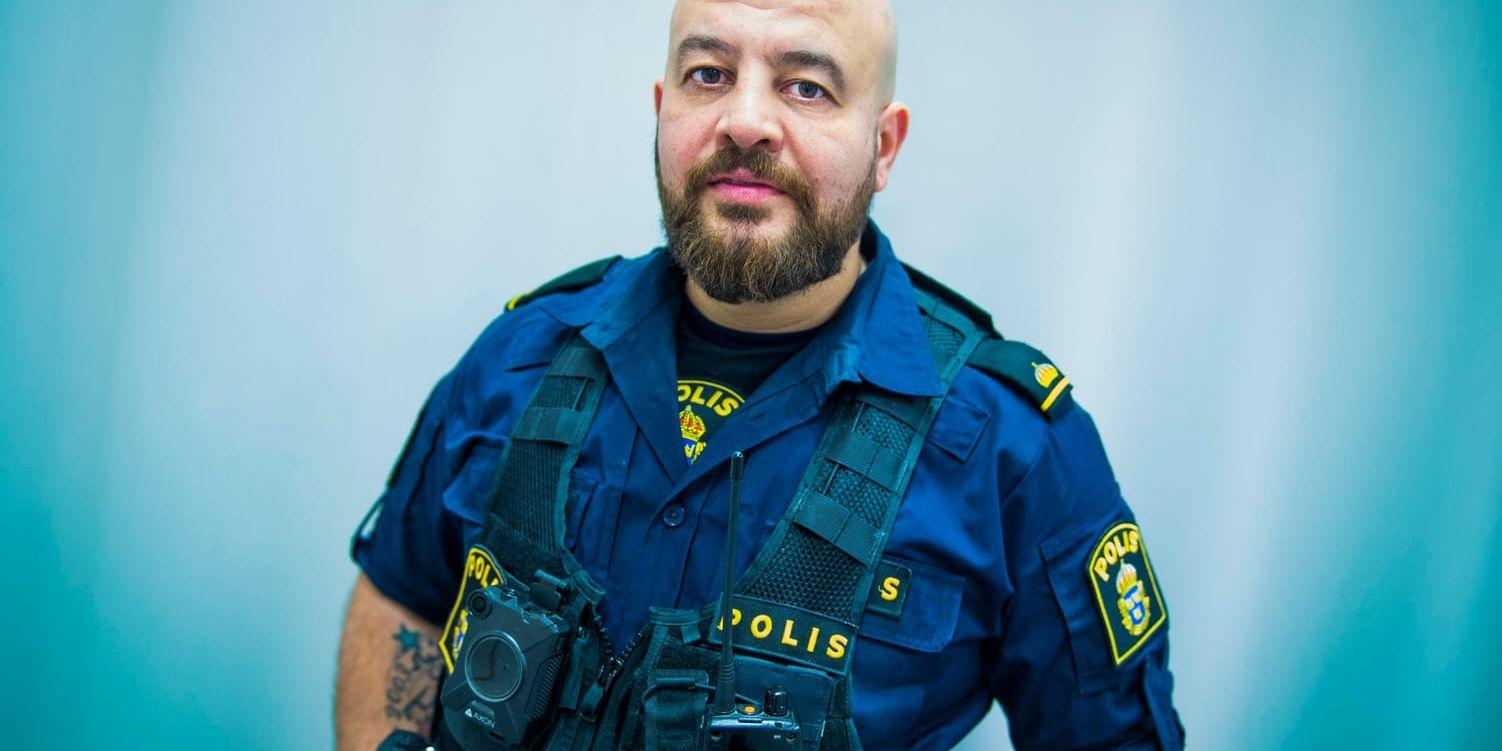 Martin Lazar, polis i Botkyrka, kom till Sverige från Irak som 15-åring. Han säger att han ofta får användning för sina kunskaper i assyriska och arabiska.