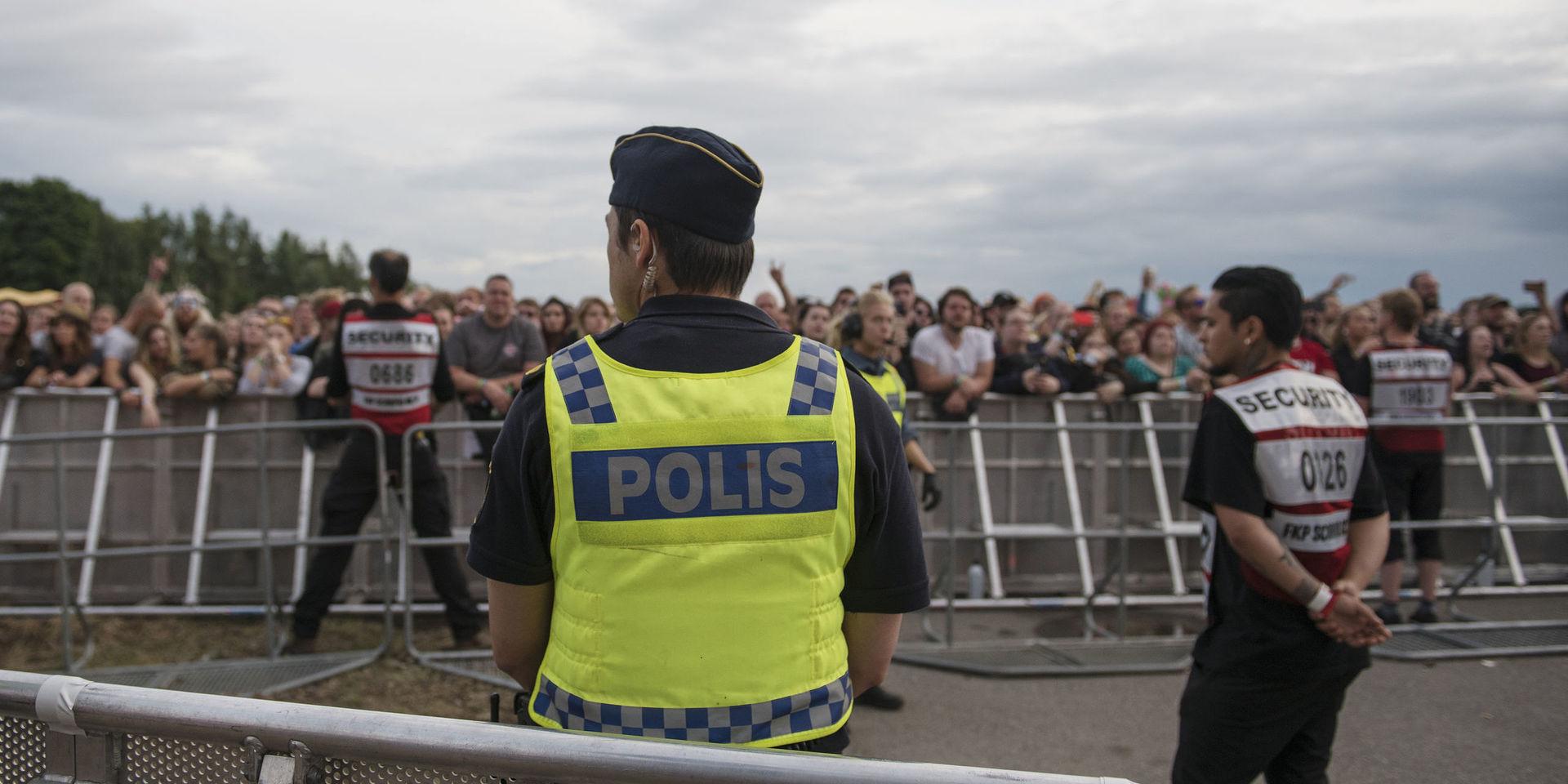 Polisen bevakar Bråvallafestivalen strax utanför Norrköping 2016. Foto: Izabelle Nordfjell / TT