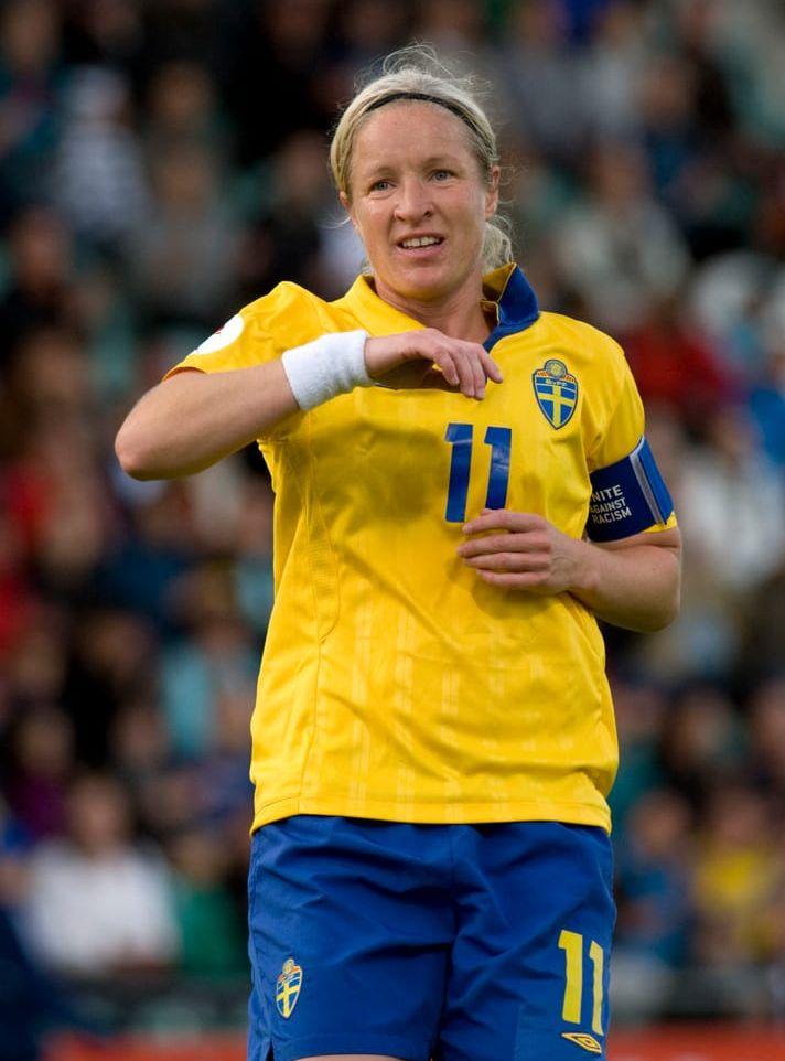 Victoria Sandell Svensson, 40, är en av landslagets bästa målskyttar genom tiderna. 1996 var året då hon debuterade för Sverige. 2003 belönades hon med Diamantbollen för andra gången, då för sina framgångar i VM. Dessutom har hon kammat hem flera mästerskapsmedaljer och ett SM-guld. Bildbyrån.