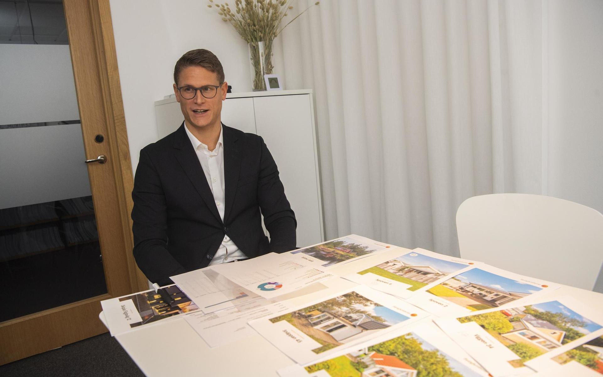 Fredrik Carlsson på Fastighetsbyrån i Halmstad har sålt majoriteten av alla sommarhus i Halmstad i år. Bilderna här är från hans försäljningar.