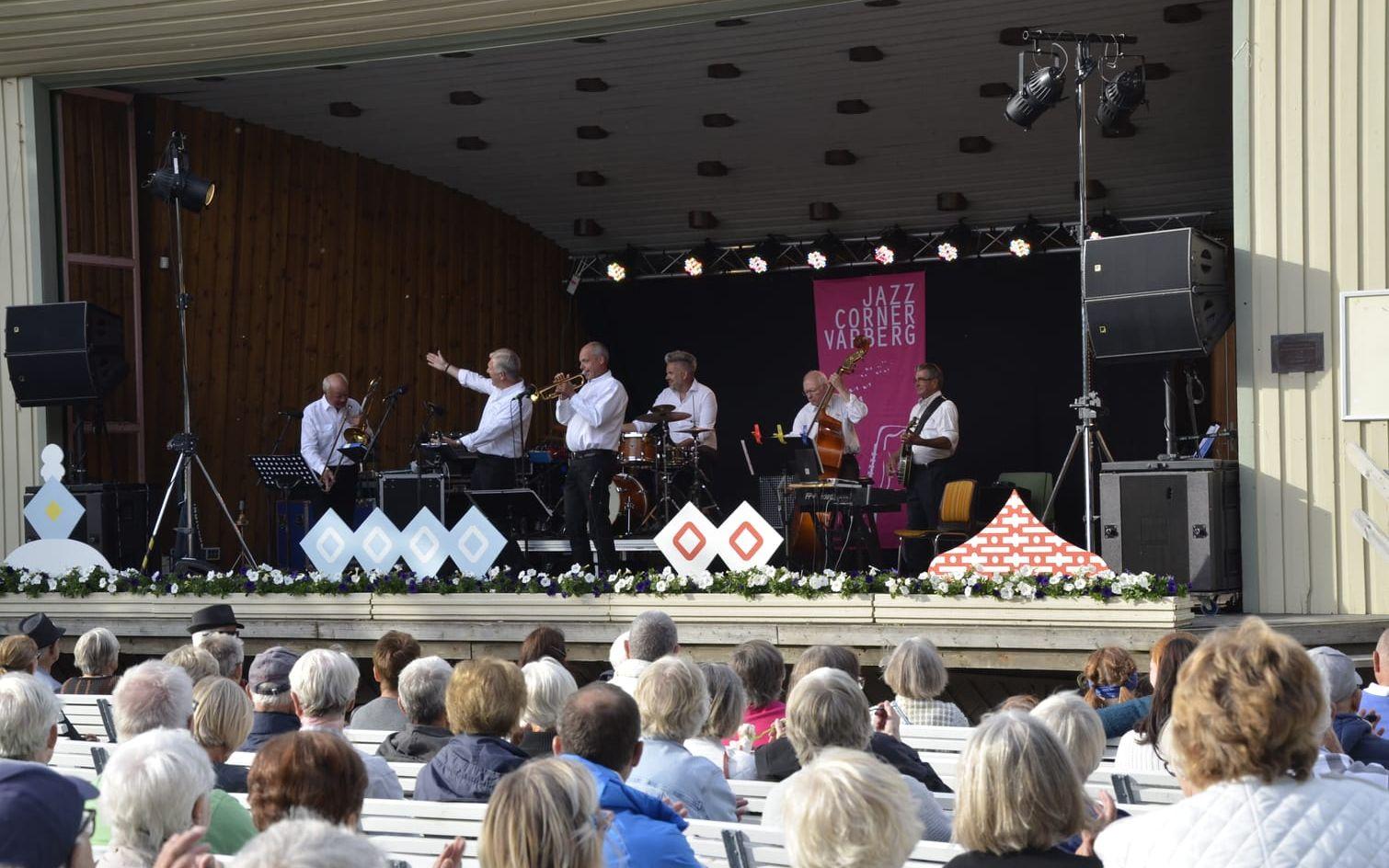 The County House Jazz Band invigde Jazzdagarna i Varbergs Societetspark.