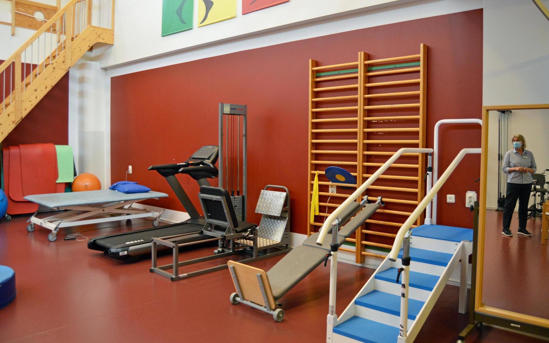 På neurorehab på Vallås vårdcentral finns ett gym med olika redskap som kan behövas i återhämtningen.