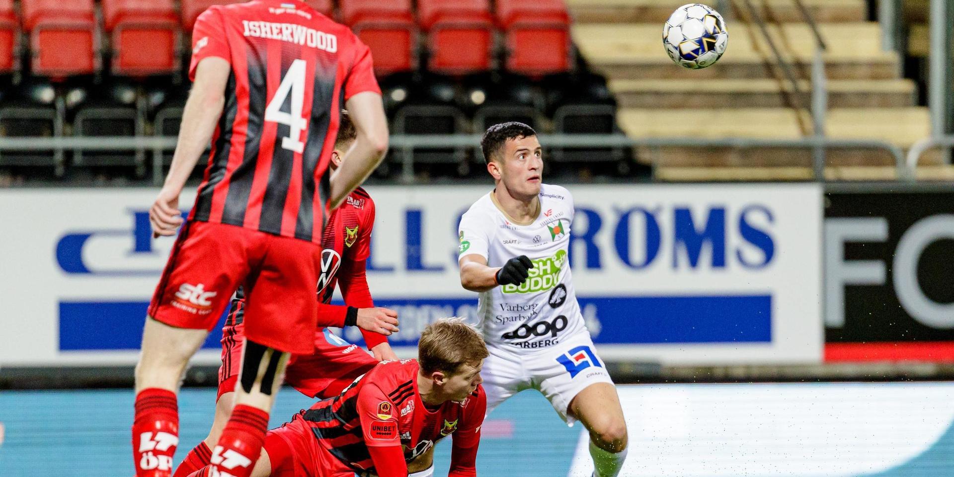 Varbergs Astrit Selmani under fotbollsmatchen i Allsvenskan mot Östersund.