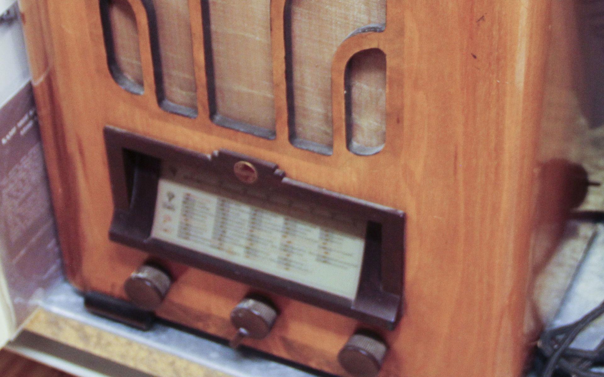 Barres levererade den här fina radion av fabrikatet Philips. Gåvan kom till museet 1966 – fortfarande lika stilfylld.