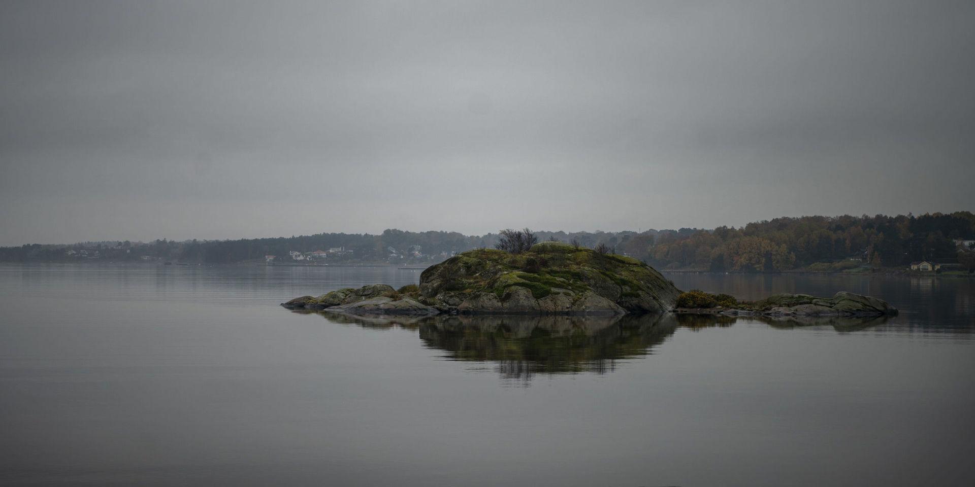 Passberg, den mytomspunna ön i Kungsbackafjorden, som då och då pryds med en dansk flagga. Men vi kan berätta att ön varit svensk sedan 1600-talet.