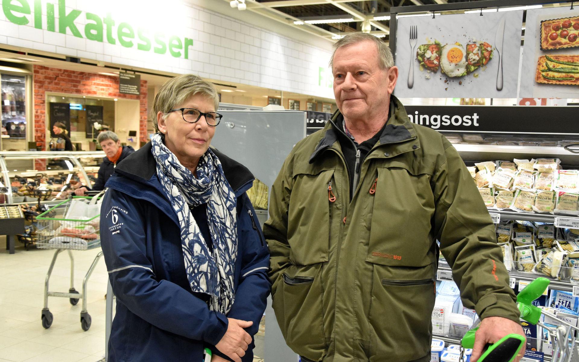 Ingela och Christer Rydén från Åkulla har bunkrat mat i flera år och skulle klara sig i två månader om det skulle behövas.