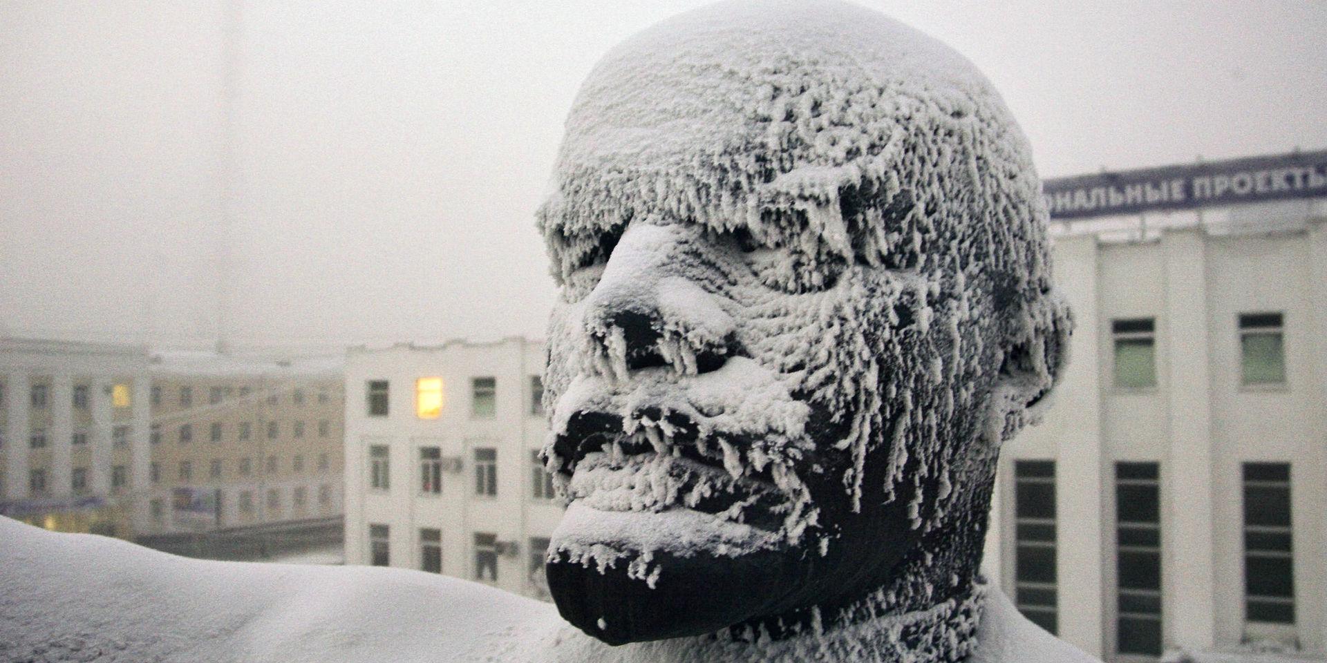Lenin som staty i kylan i ryska Yakutsk.