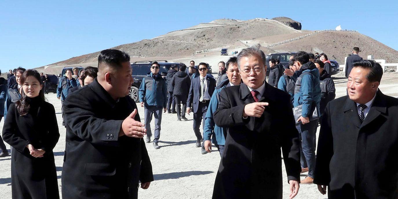 Sydkoreas president Moon Jae-In och Nordkoreas diktator Kim Jong-Un avslutar sitt tre dagar långa möte med att besöka berget Paektu.