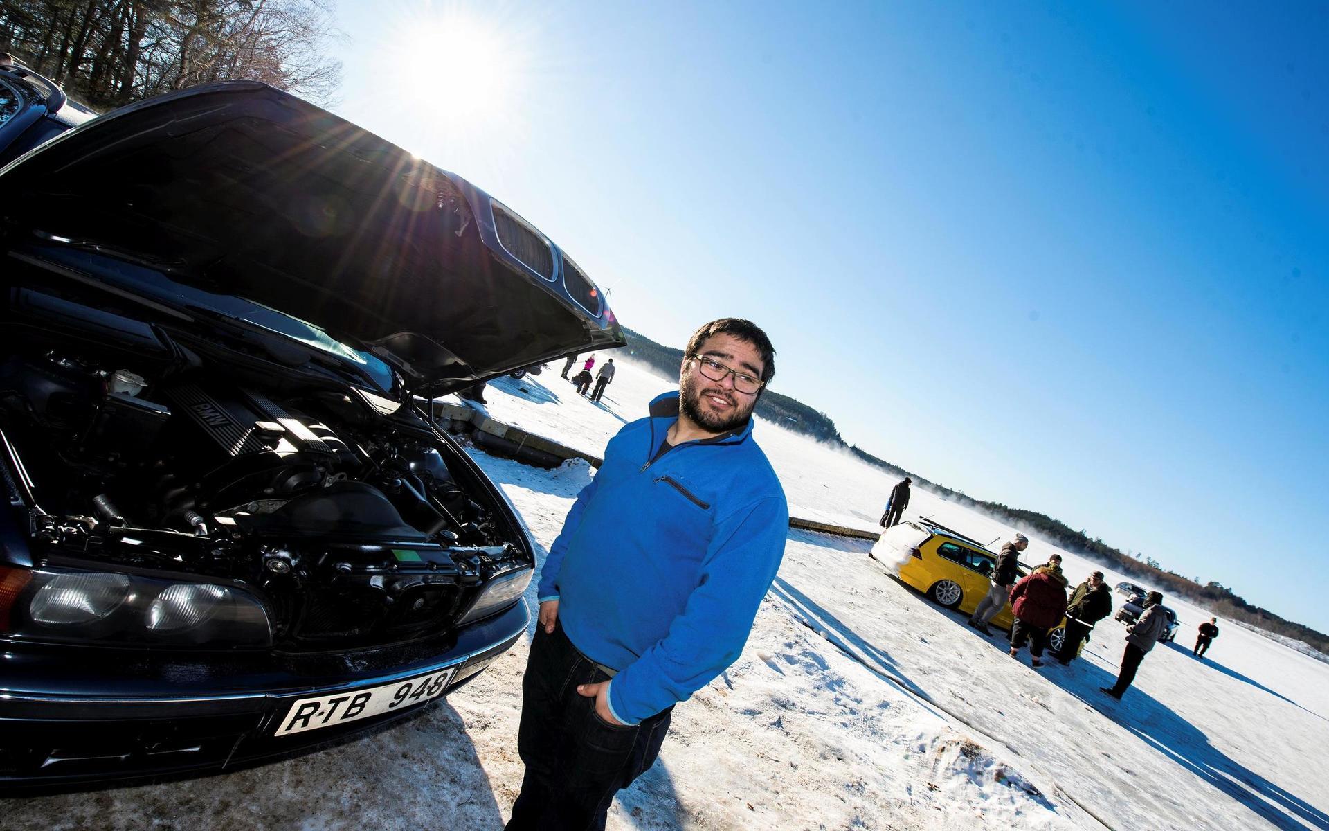 Fabian Paulson från Halmstad har kommit till Sjönevadssjön i tio års tid för att köra isracing så fort isdjupet har tillåtit.