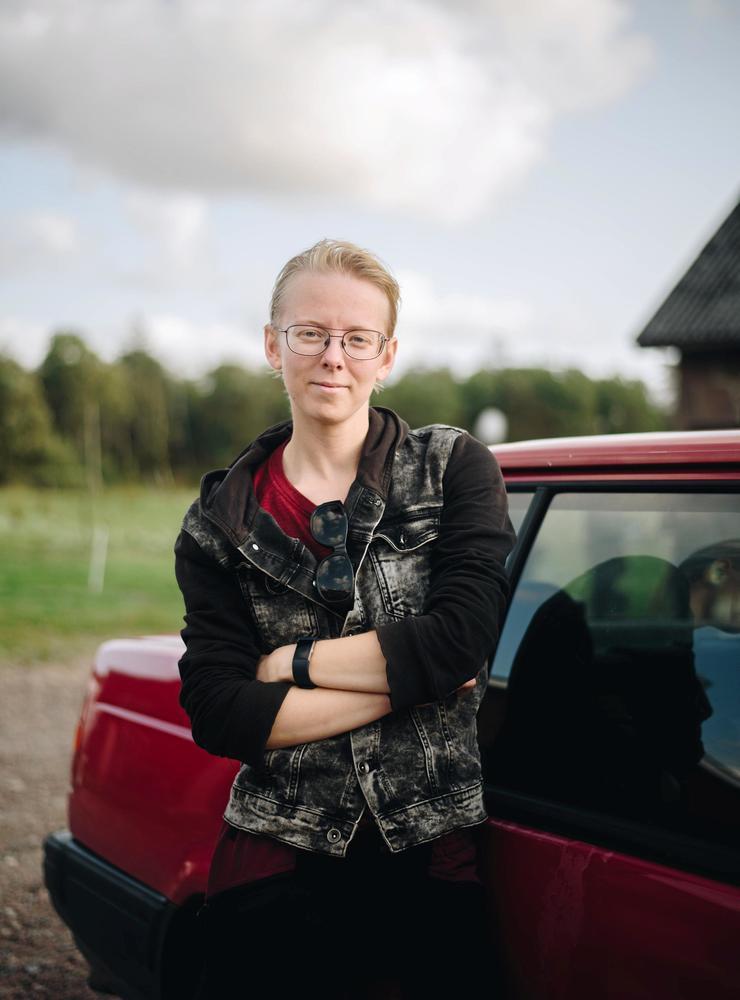 Emma Nordström har fått 275 000 kronor i stöd för kortfilmen som har spelats in i hemstaden Falkenberg senaste veckan.