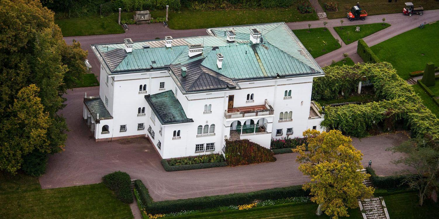 Flygbild över Solliden på Öland. Arbetsmiljöverket riktar skarp kritik mot bristande arbetsmiljöarbete på slottet.