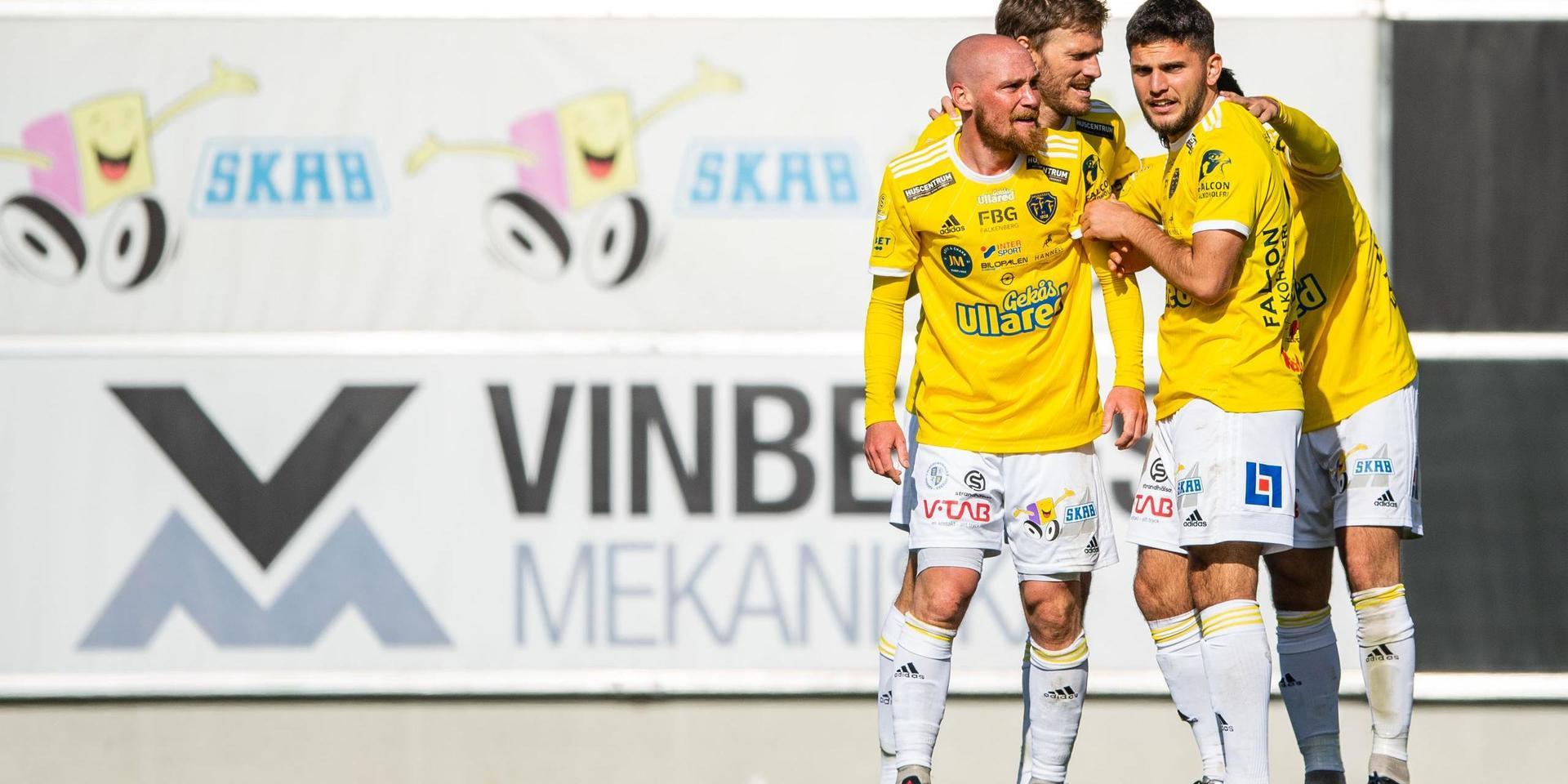 Falkenbergs Christoffer Carlsson jublar efter 3-2 under fotbollsmatchen i Superettan mellan Falkenberg och Örgryte den 8 maj 2021 i Falkenberg.