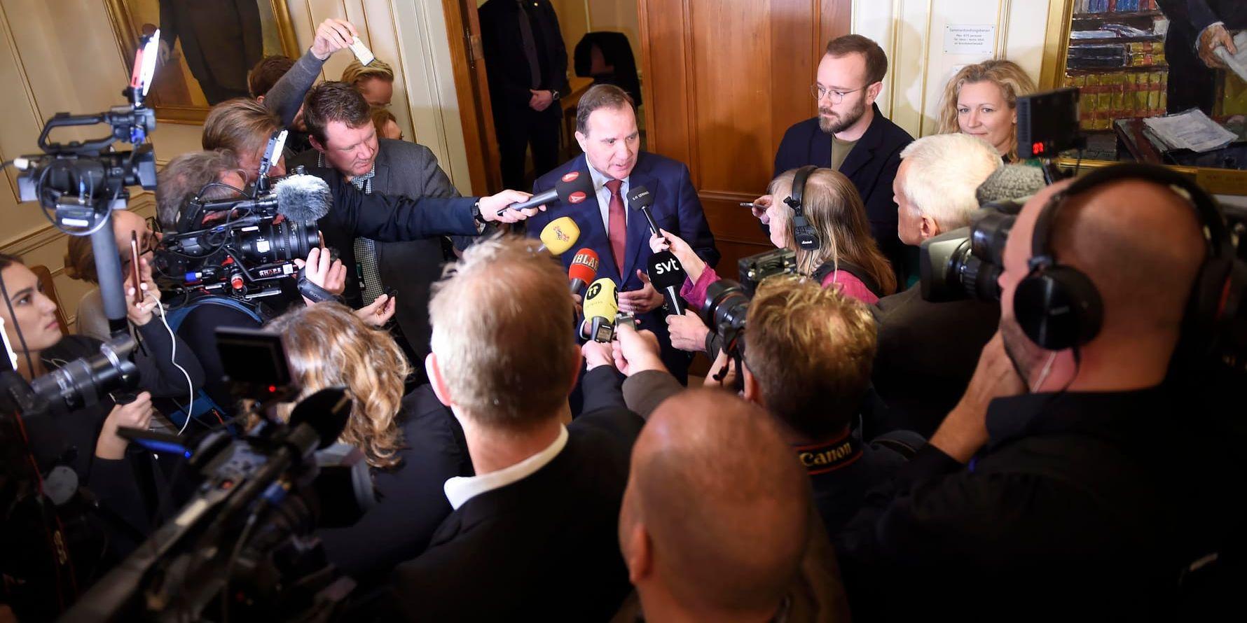 Stefan Löfvens parti S går bra trots regeringsturbulensen. Bild från den 4 december.