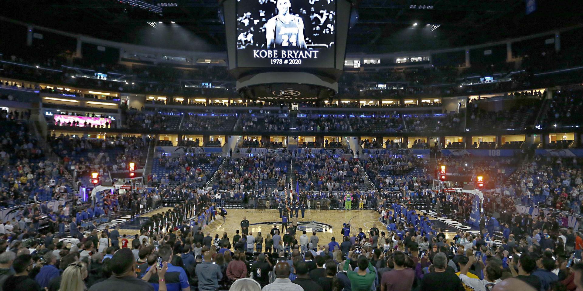 Basketsupportrar i Orlando hyllar Kobe Bryant. 