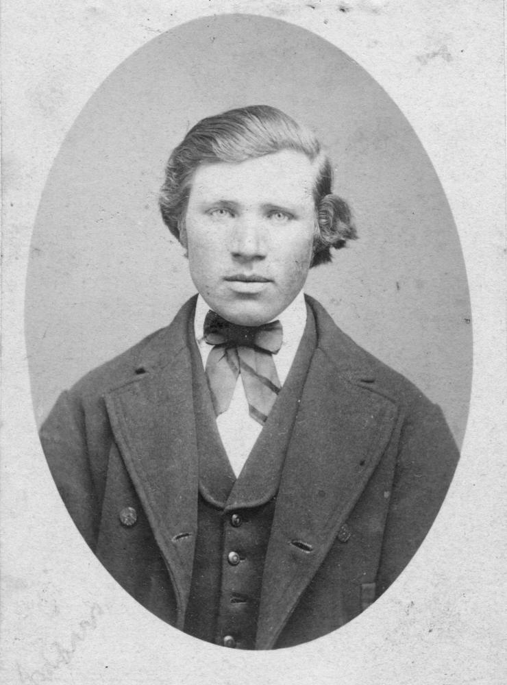 Mansporträtt av Anders Svensson (1848-1918), född i Rönnås, Tvååker.Fotot från 1870 - 1873.