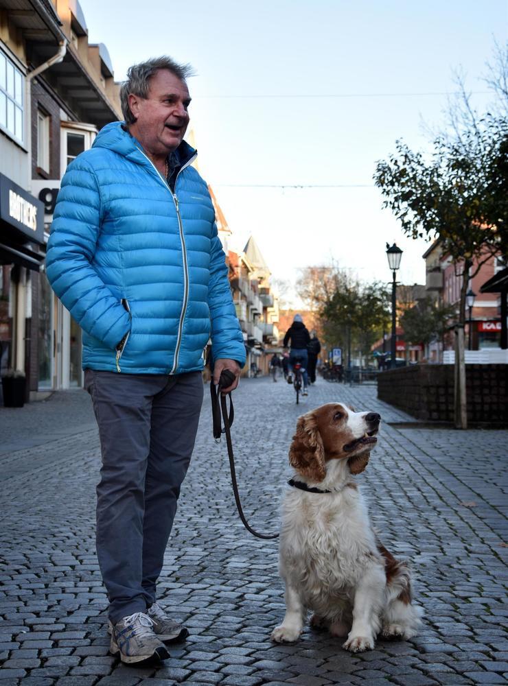 Lars-Erik Larsson och hunden Rocky.