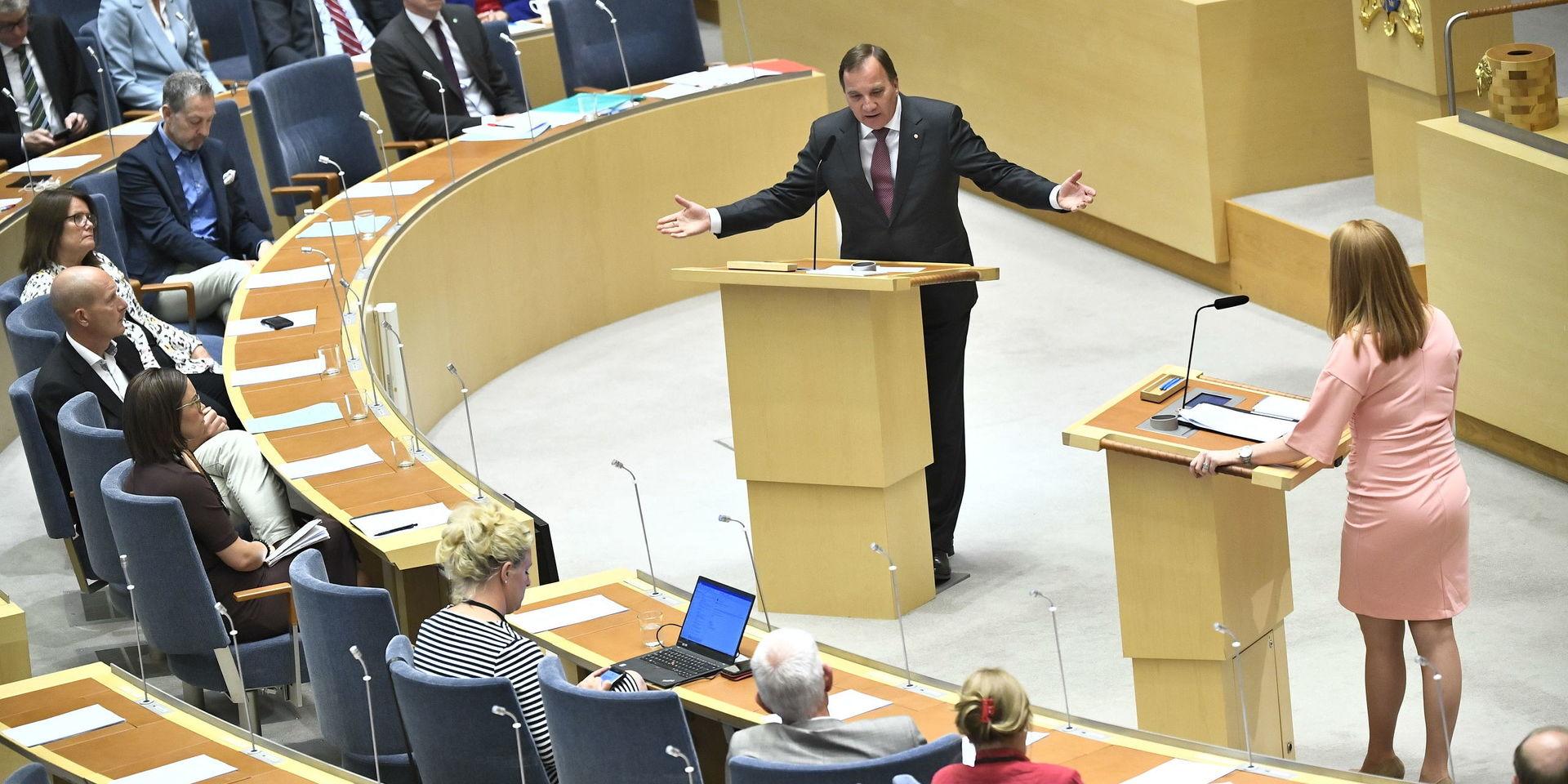 Bilden är tagen i riksdagen i juni i år under en partiledardebatt mellan Stefan Löfven (S) och Annie Lööf (C). Personerna på bilden har inget med insändaren att göra.
