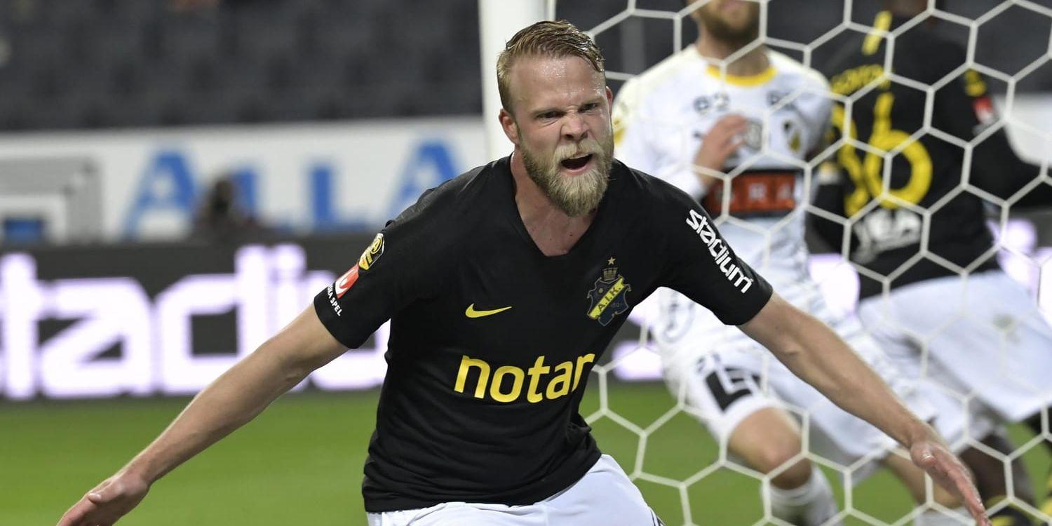 AIK:s Daniel Sundgren vrålar ut sin glädje efter segermålet mot Häcken.