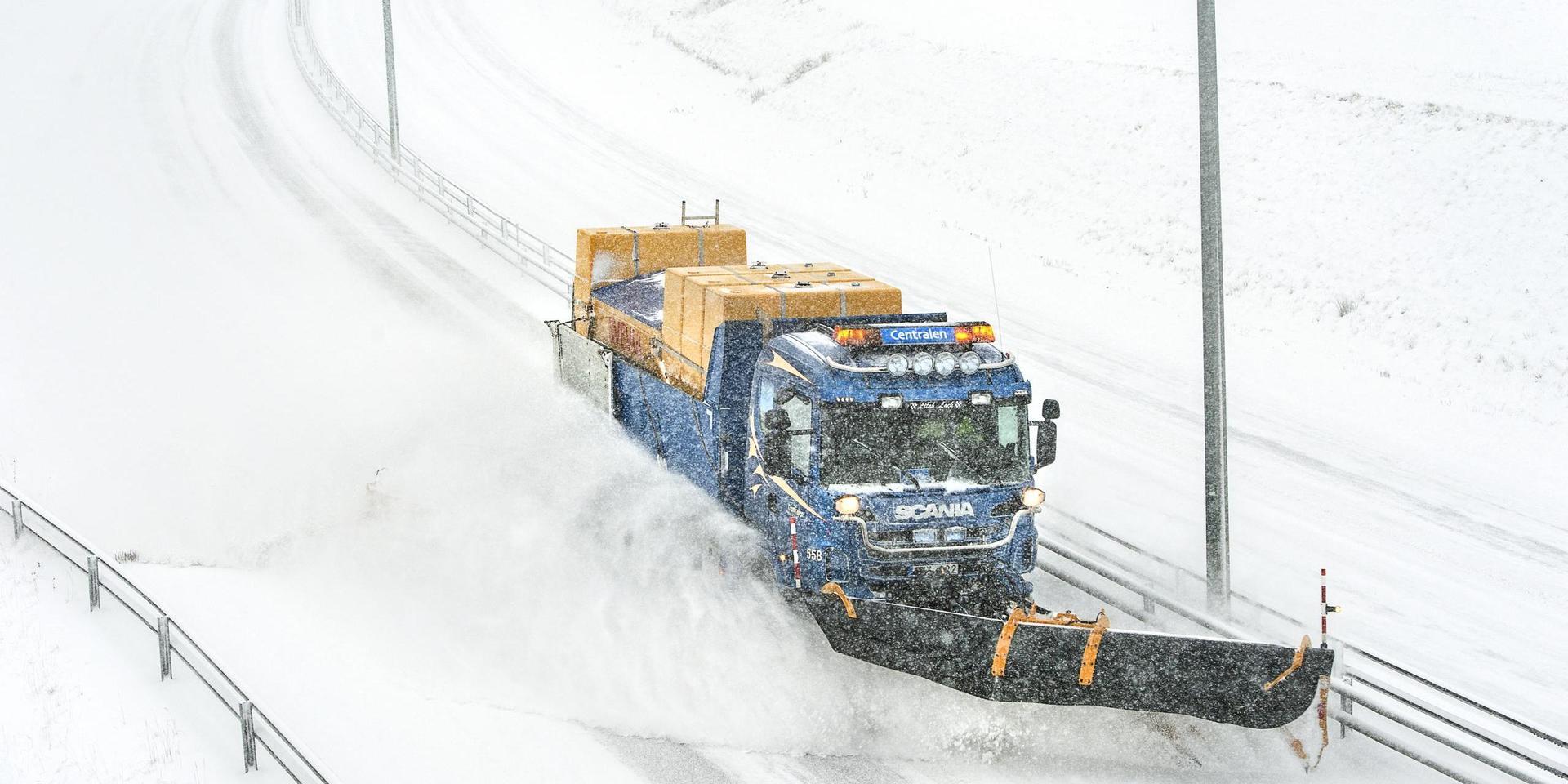 SMHI varnar för upp mot 15 centimeter snö i Halland under torsdagen.